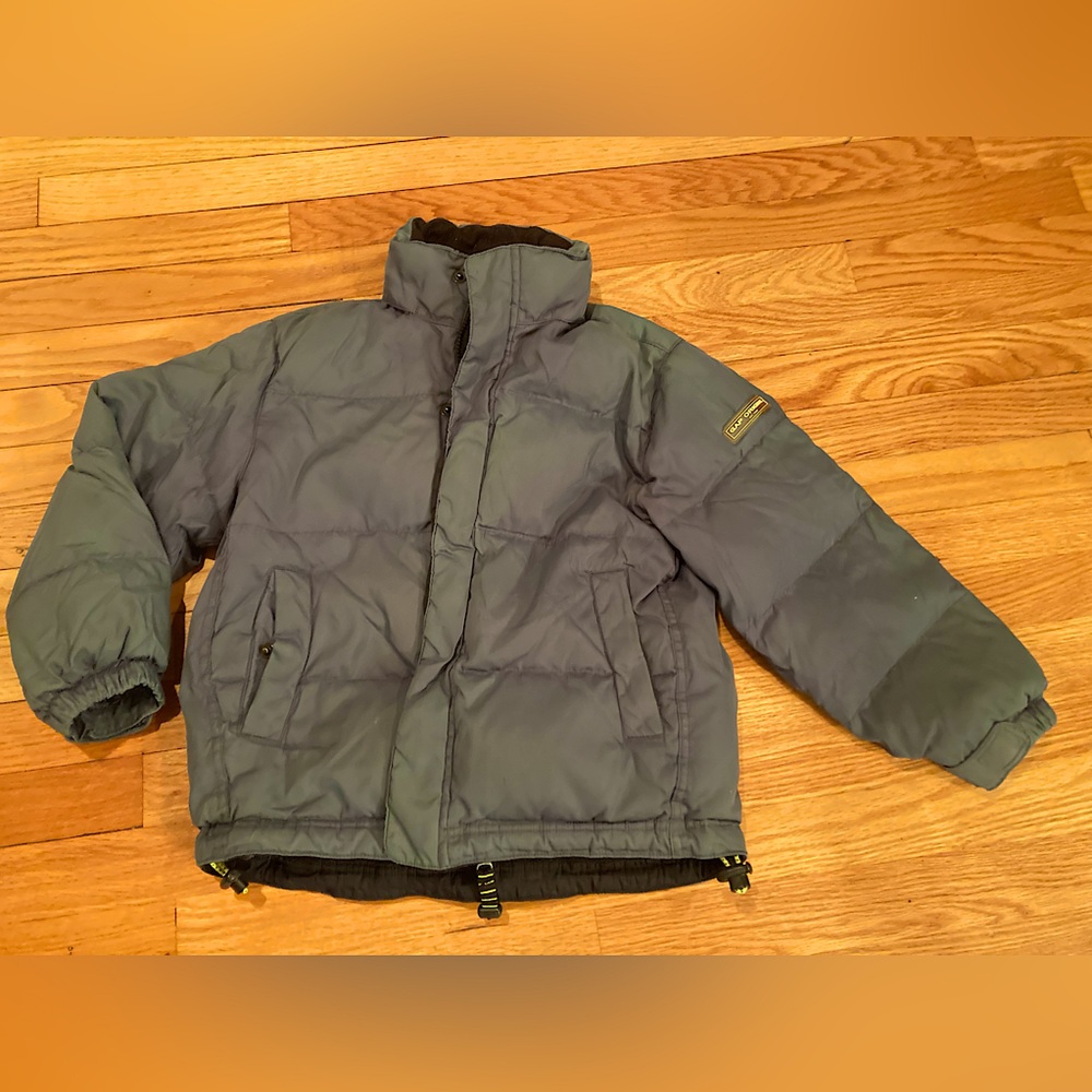 Gap boys down jacket; size 5/6- small; grey